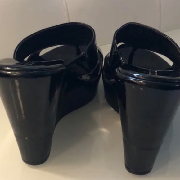 BCBG heeled sandals size 6 - Picture 2 of 3